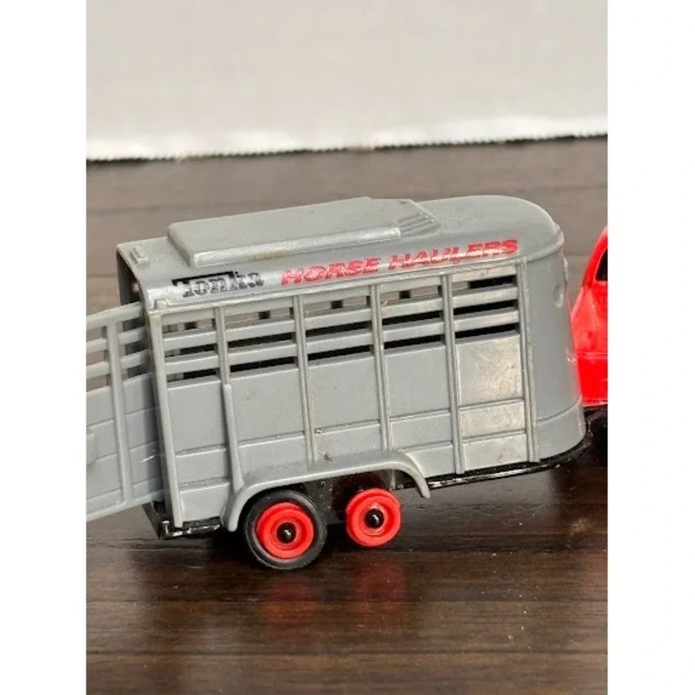 Maisto Tonka Tractor Supply Ford F-350 Super Duty Truck & Horse Trailer Set